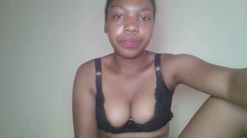 Snapshot of zyraelle_01 chatting on 04.18.26 zyraelle_01 online show from 04.18.26