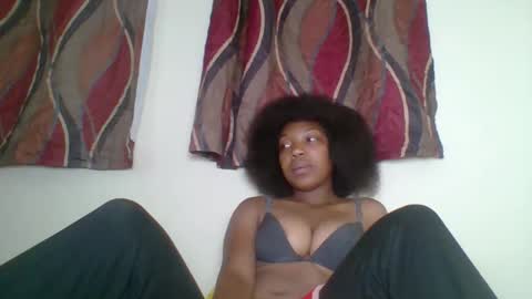Snapshot of zyraelle_01 chatting on 04.21.26 zyraelle_01 online show from 04.21.26