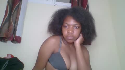 Snapshot of zyraelle_01 chatting on 04.22.26 zyraelle_01 online show from 04.22.26