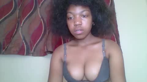 Snapshot of zyraelle_01 chatting on 04.23.26 zyraelle_01 online show from 04.23.26