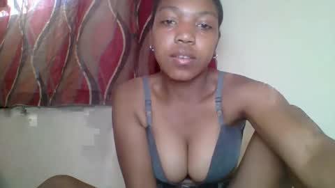 Snapshot of zyraelle_01 chatting on 04.29.26 zyraelle_01 online show from 04.29.26