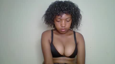 Snapshot of zyraelle_01 chatting on 05.02.26 zyraelle_01 online show from 05.02.26