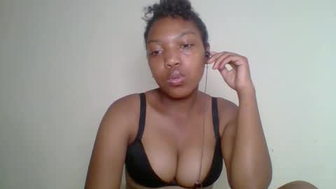 Snapshot of zyraelle_01 chatting on 05.03.26 zyraelle_01 online show from 05.03.26