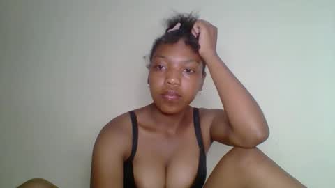 Snapshot of zyraelle_01 chatting on 05.04.26 zyraelle_01 online show from 05.04.26