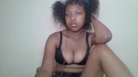 Snapshot of zyraelle_01 chatting on 05.05.26 zyraelle_01 online show from 05.05.26