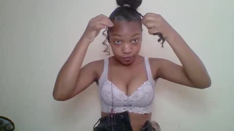 Snapshot of zyraelle_01 chatting on 05.11.26 zyraelle_01 online show from 05.11.26