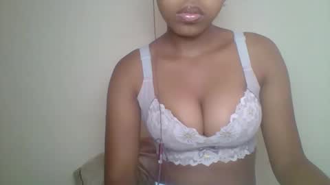 Snapshot of zyraelle_01 chatting on 05.15.26 zyraelle_01 online show from 05.15.26