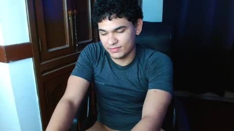 Snapshot of zyrosxk chatting on 11.23.25 antonio felipe online show from 11.23.25