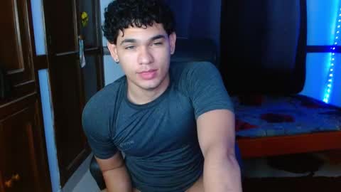 Snapshot of zyrosxk chatting on 12.18.25 antonio felipe online show from 12.18.25