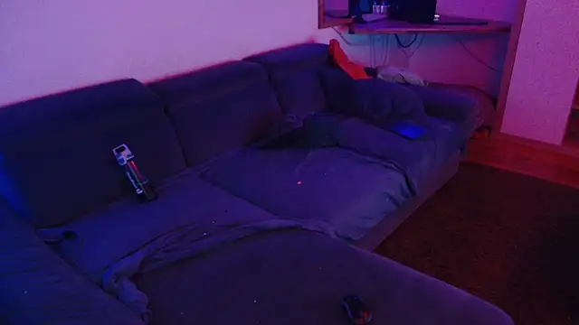 Snapshot of davidgntxxxxx chatting on 12.19.25 davidgntxxxxx online show from 12.19.25