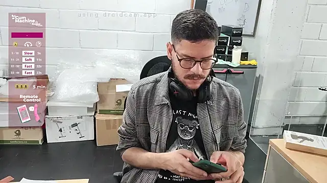 Snapshot of AndyHepburn chatting on 10.03.25 AndyHepburn online show from 10.03.25