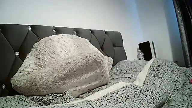 Snapshot of AaliyahLux chatting on 10.03.25 AaliyahLux online show from 10.03.25