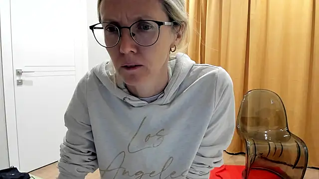 angelmommu online show from 10.14.25