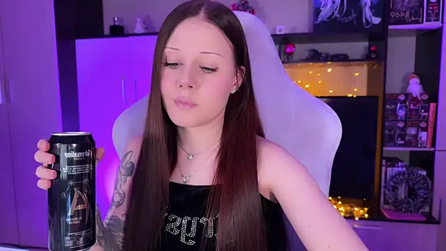 Snapshot of jasminevine chatting on 01.05.26 jasminevine online show from 01.05.26