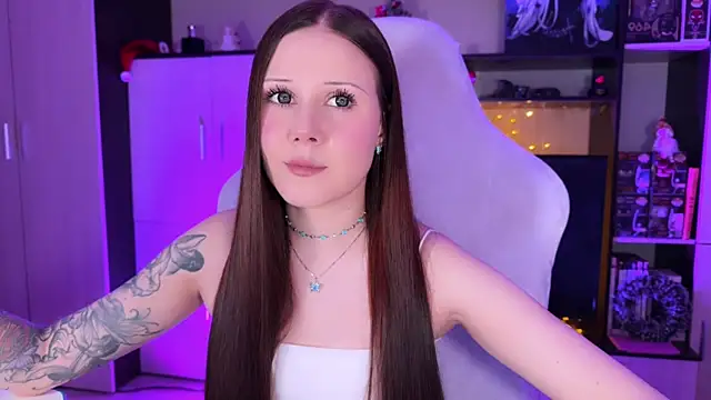 Snapshot of jasminevine chatting on 01.11.26 jasminevine online show from 01.11.26