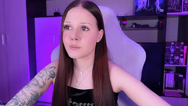 Snapshot of jasminevine chatting on 01.18.26 jasminevine online show from 01.18.26