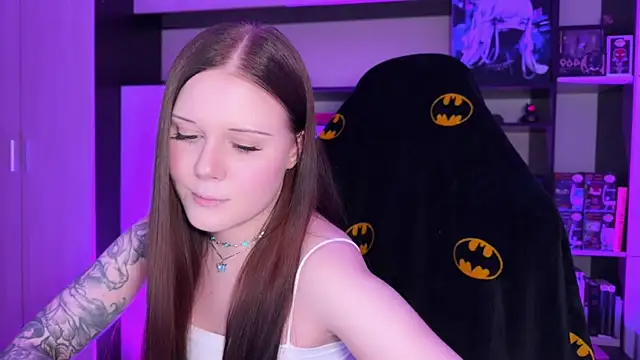 Snapshot of jasminevine chatting on 03.20.26 jasminevine online show from 03.20.26