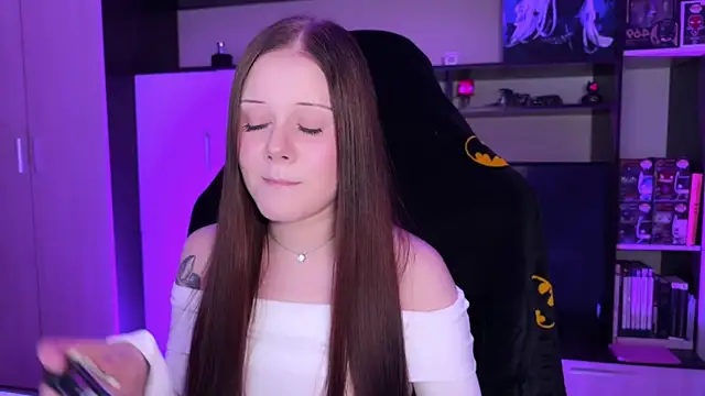 Snapshot of jasminevine chatting on 03.28.26 jasminevine online show from 03.28.26