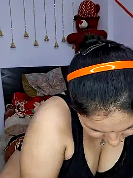 Snapshot of MOM-SUN-COUPLE chatting on 01.30.25 MOM-SUN-COUPLE online show from 01.30.25