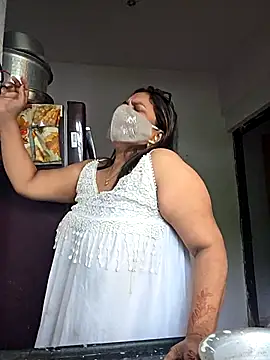 Snapshot of MOM-SUN-COUPLE chatting on 10.05.25 MOM-SUN-COUPLE online show from 10.05.25