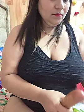 Snapshot of MOM-SUN-COUPLE chatting on 06.14.26 MOM-SUN-COUPLE online show from 06.14.26