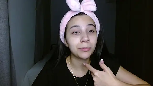 Snapshot of mia__lopez_ chatting on 11.13.25 mia lopez online show from 11.13.25