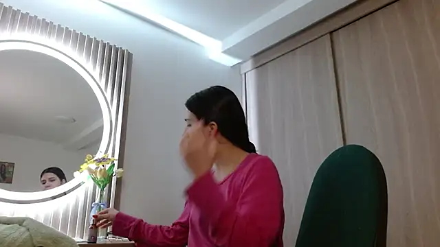 Snapshot of mia__lopez_ chatting on 12.02.25 mia lopez online show from 12.02.25