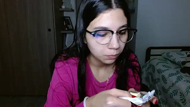 Snapshot of mia__lopez_ chatting on 12.03.25 mia lopez online show from 12.03.25