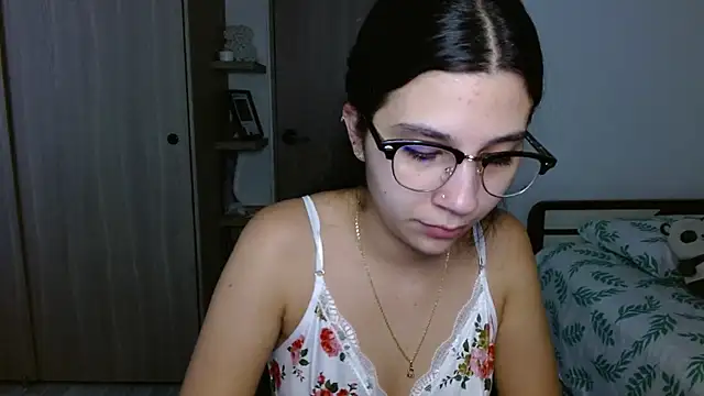 Snapshot of mia__lopez_ chatting on 12.04.25 mia lopez online show from 12.04.25