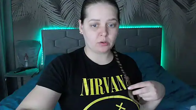 Snapshot of uliastar chatting on 02.18.25 uliastar online show from 02.18.25