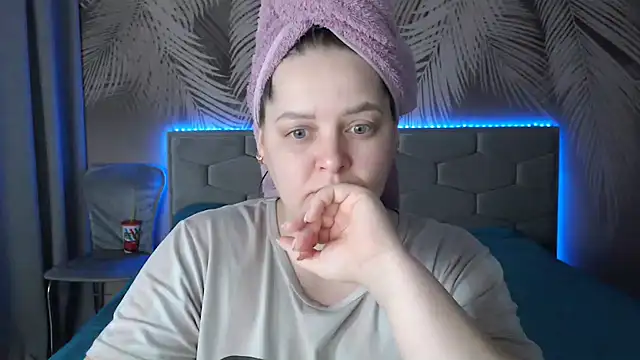 Snapshot of uliastar chatting on 02.22.25 uliastar online show from 02.22.25