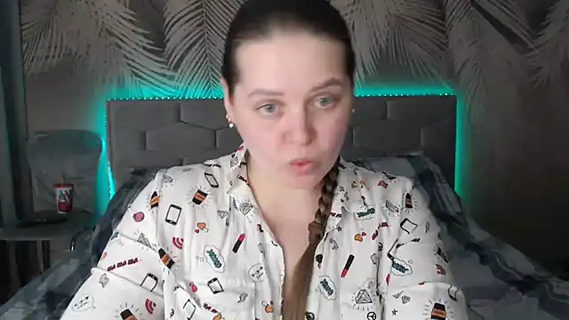 Snapshot of uliastar chatting on 02.27.25 uliastar online show from 02.27.25