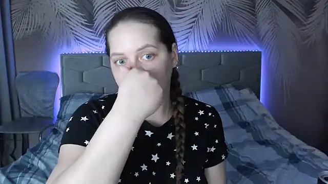 Snapshot of uliastar chatting on 03.05.25 uliastar online show from 03.05.25