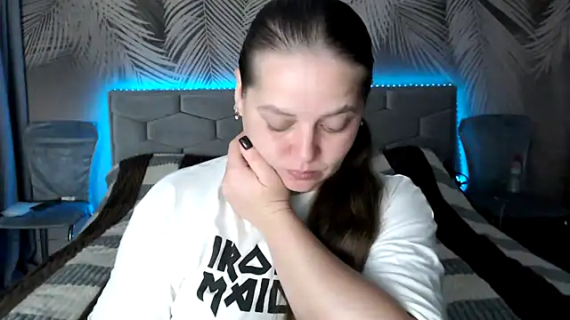 Snapshot of uliastar chatting on 10.06.25 uliastar online show from 10.06.25