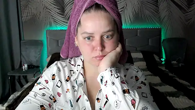 Snapshot of uliastar chatting on 10.07.25 uliastar online show from 10.07.25