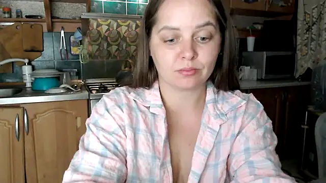 Snapshot of uliastar chatting on 10.14.25 uliastar online show from 10.14.25