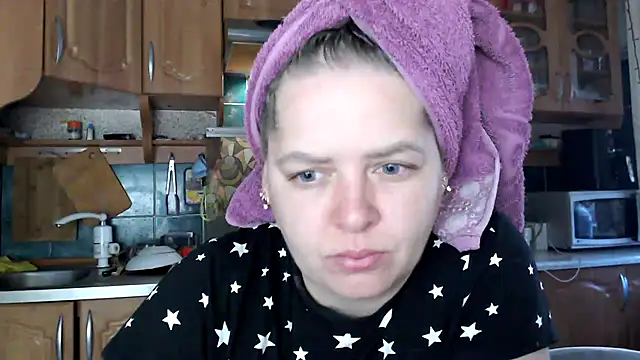 Snapshot of uliastar chatting on 10.18.25 uliastar online show from 10.18.25