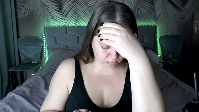 Snapshot of uliastar chatting on 10.22.25 uliastar online show from 10.22.25