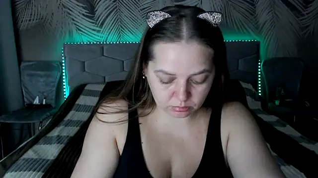 Snapshot of uliastar chatting on 10.30.25 uliastar online show from 10.30.25