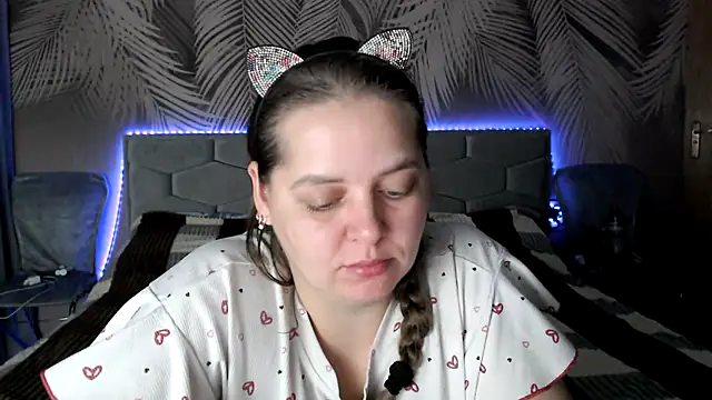 Snapshot of uliastar chatting on 11.13.25 uliastar online show from 11.13.25