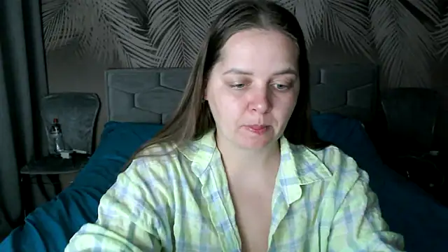 Snapshot of uliastar chatting on 11.21.25 uliastar online show from 11.21.25