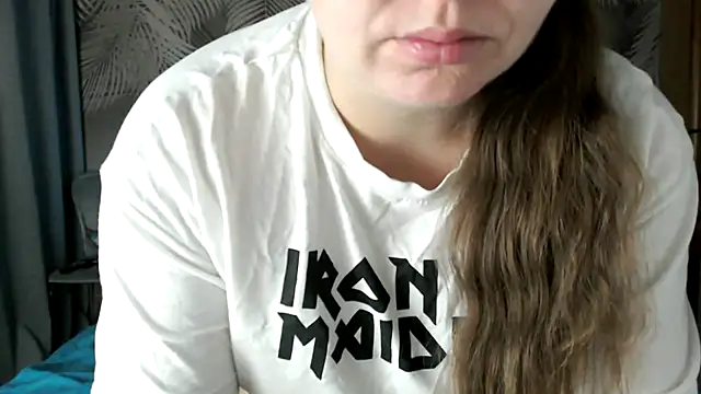 Snapshot of uliastar chatting on 11.25.25 uliastar online show from 11.25.25