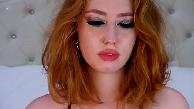 Snapshot of TinaBrook chatting on 02.11.25 TinaBrook online show from 02.11.25