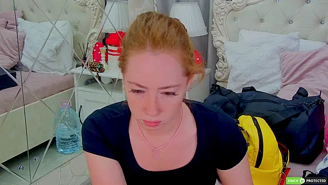 Snapshot of TinaBrook chatting on 09.10.25 TinaBrook online show from 09.10.25