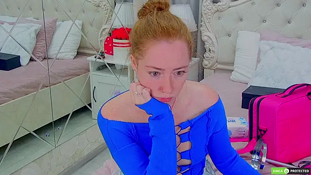 Snapshot of TinaBrook chatting on 09.15.25 TinaBrook online show from 09.15.25