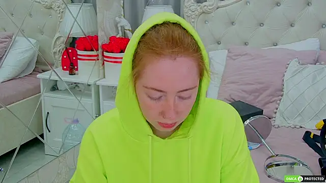 Snapshot of TinaBrook chatting on 09.22.25 TinaBrook online show from 09.22.25