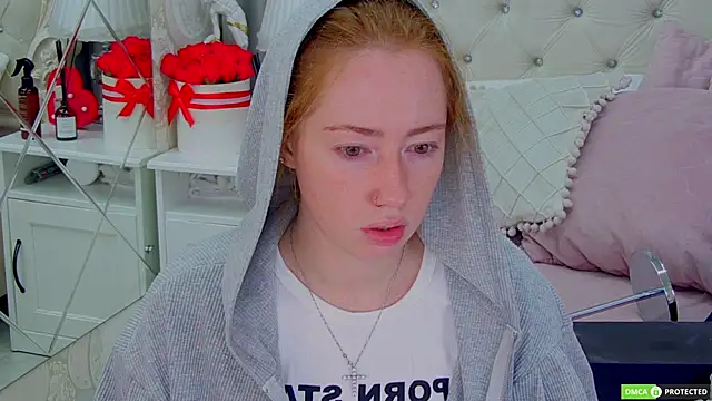 Snapshot of TinaBrook chatting on 09.26.25 TinaBrook online show from 09.26.25