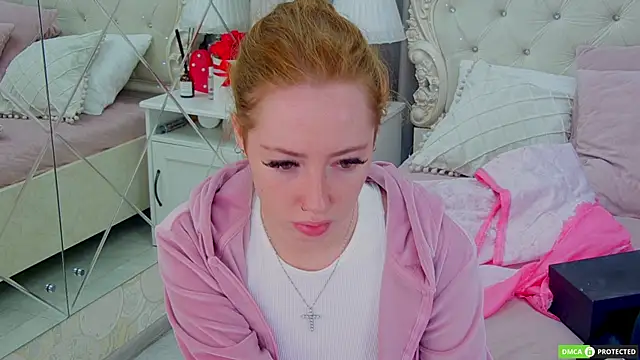 Snapshot of TinaBrook chatting on 10.08.25 TinaBrook online show from 10.08.25