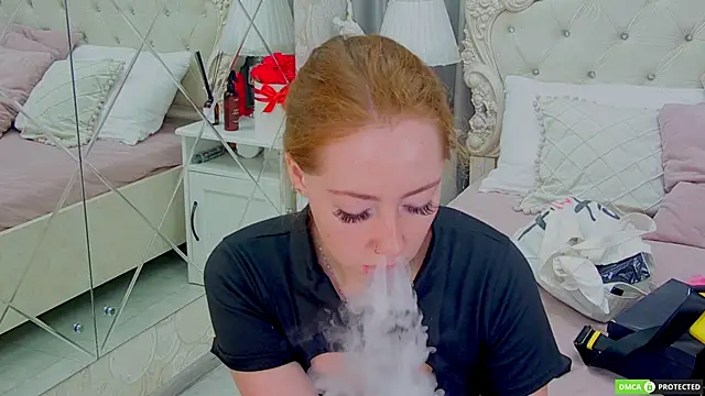 Snapshot of TinaBrook chatting on 10.09.25 TinaBrook online show from 10.09.25