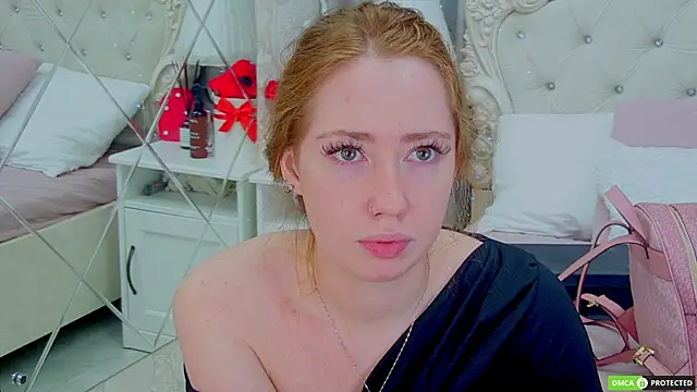 Snapshot of TinaBrook chatting on 11.06.25 TinaBrook online show from 11.06.25